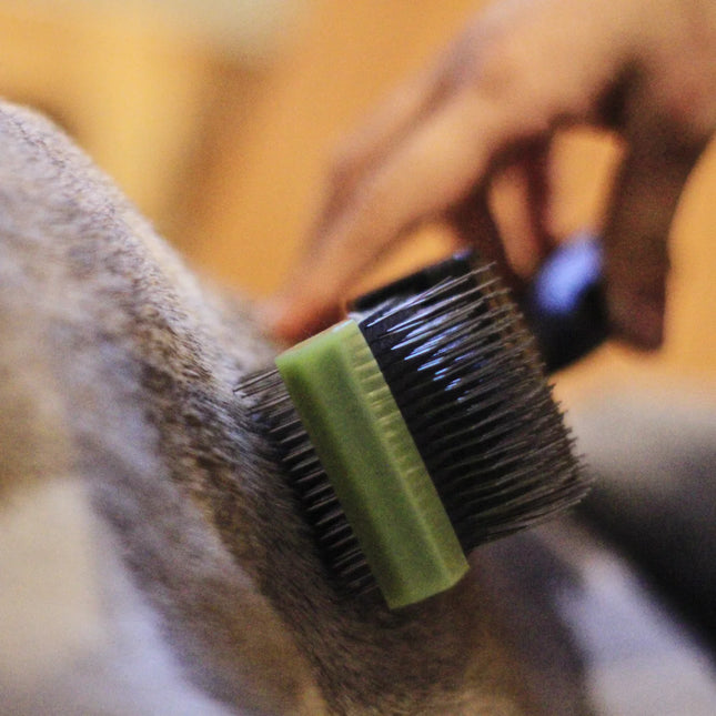 LES POOCHS - Green Brush / Soft - For daily care &amp; detangling - Wide 9 cm