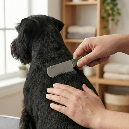 Tauro Pro Line Stripping-Messer - Grobe Zahnung, grüner Holzgriff, 16 cm, 15 Zähne
